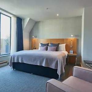 Apex Of 4*, London Storbritannien